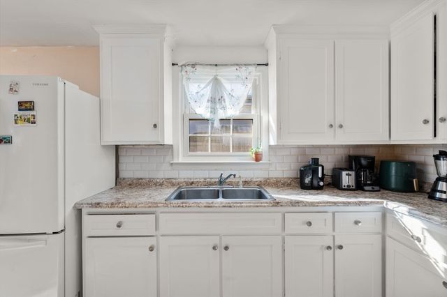 23 Mount Vernon Cir, Lawrence, MA 01843