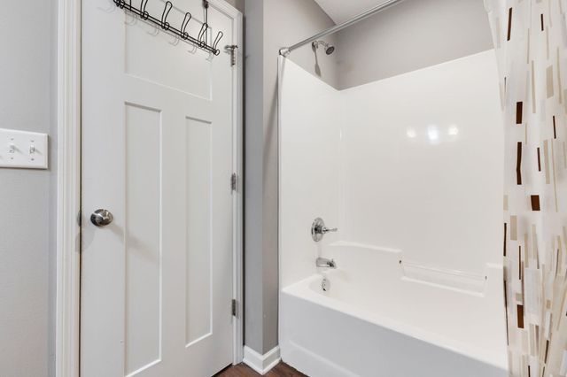 1284 Meadow Lane S, Shakopee, MN 55379