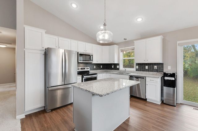 1284 Meadow Lane S, Shakopee, MN 55379