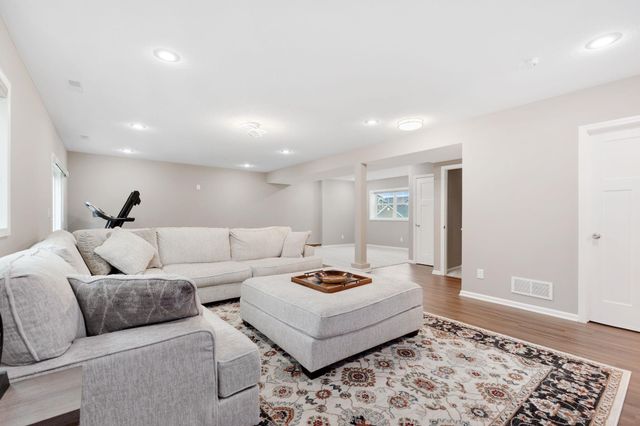 1284 Meadow Lane S, Shakopee, MN 55379