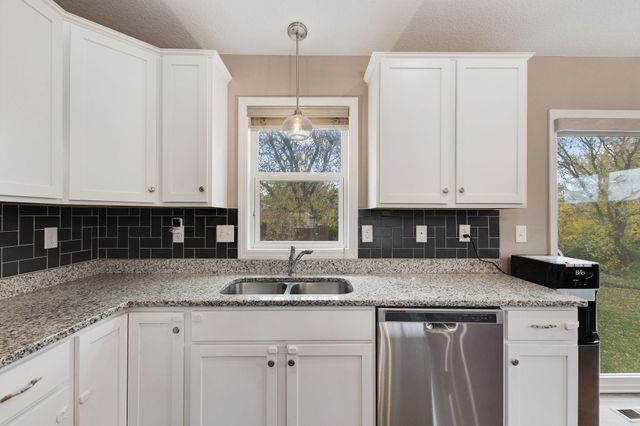 1284 Meadow Lane S, Shakopee, MN 55379