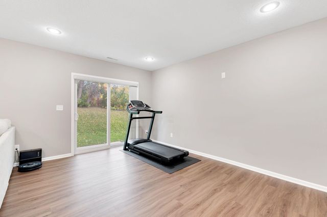 1284 Meadow Lane S, Shakopee, MN 55379