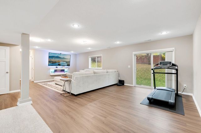 1284 Meadow Lane S, Shakopee, MN 55379