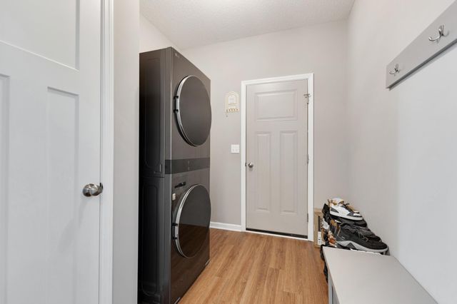 1284 Meadow Lane S, Shakopee, MN 55379