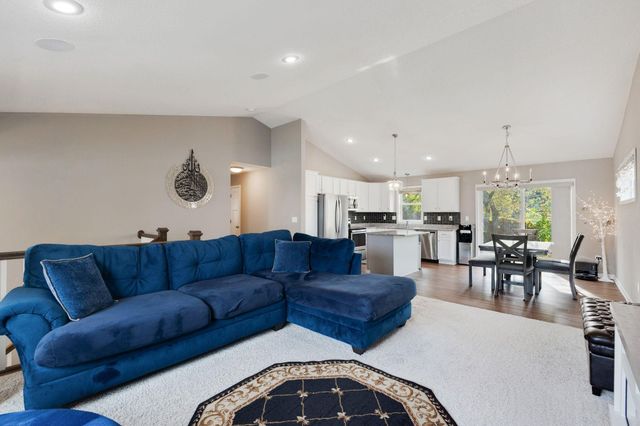 1284 Meadow Lane S, Shakopee, MN 55379