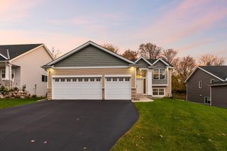 1284 Meadow Lane S, Shakopee, MN 55379