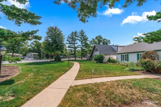 117 Boulder Hill Pass 117, Montgomery, IL 60538