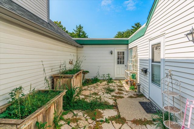 117 Boulder Hill Pass 117, Montgomery, IL 60538