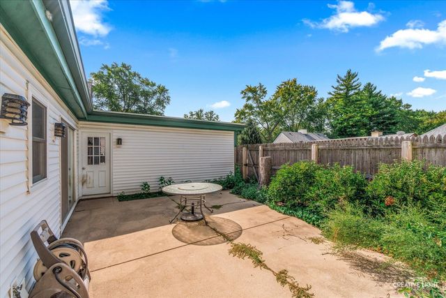 117 Boulder Hill Pass 117, Montgomery, IL 60538