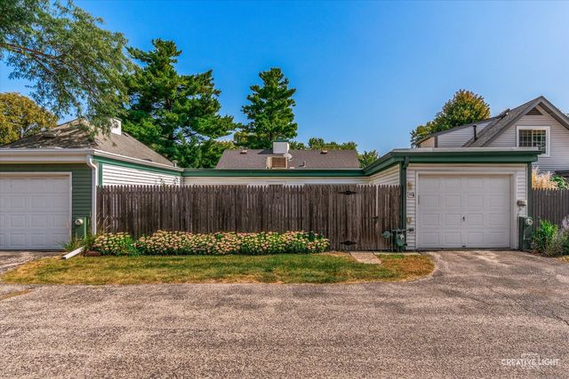 117 Boulder Hill Pass 117, Montgomery, IL 60538
