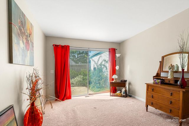 117 Boulder Hill Pass 117, Montgomery, IL 60538