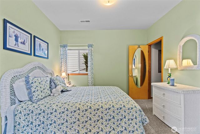 2351 E Mason Lake Drive E, Grapeview, WA 98546