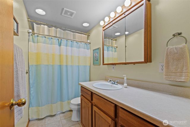 2351 E Mason Lake Drive E, Grapeview, WA 98546