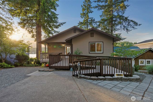 2351 E Mason Lake Drive E, Grapeview, WA 98546