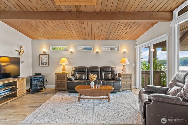 2351 E Mason Lake Drive E, Grapeview, WA 98546