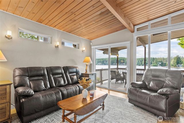 2351 E Mason Lake Drive E, Grapeview, WA 98546
