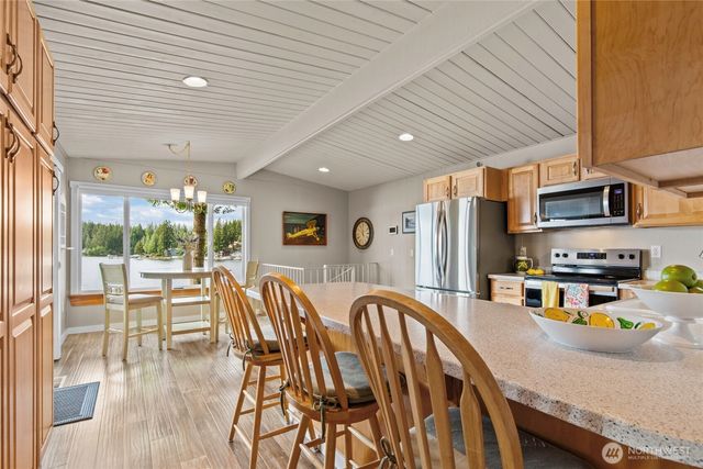 2351 E Mason Lake Drive E, Grapeview, WA 98546
