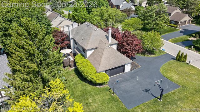 4296 Barcroft Way, West Bloomfield Charter Township, MI 48323