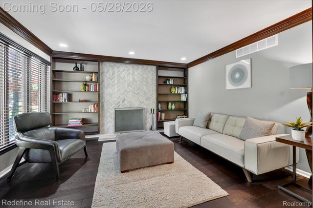 4296 Barcroft Way, West Bloomfield Charter Township, MI 48323