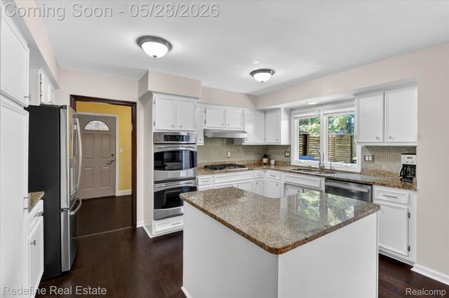 4296 Barcroft Way, West Bloomfield Charter Township, MI 48323