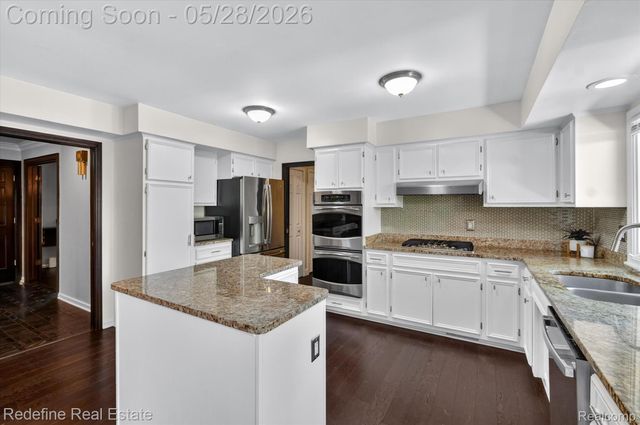 4296 Barcroft Way, West Bloomfield Charter Township, MI 48323