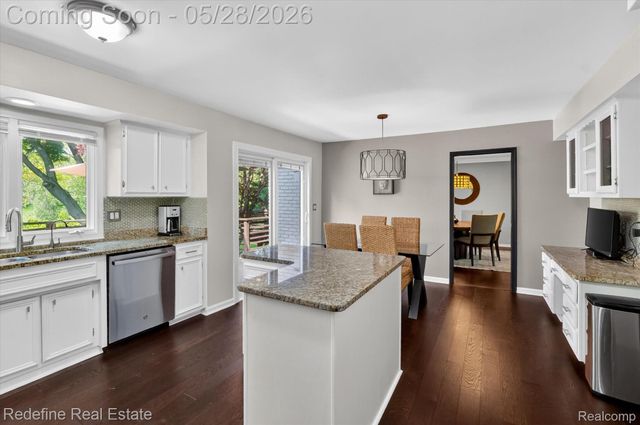 4296 Barcroft Way, West Bloomfield Charter Township, MI 48323