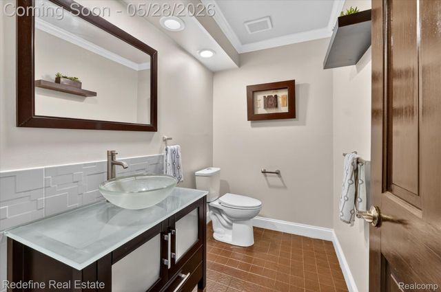 4296 Barcroft Way, West Bloomfield Charter Township, MI 48323