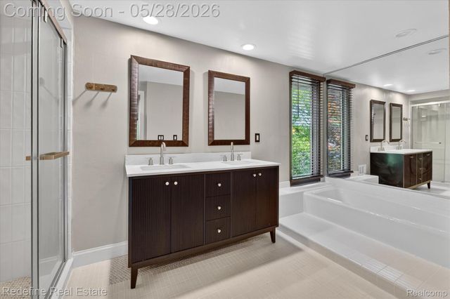 4296 Barcroft Way, West Bloomfield Charter Township, MI 48323