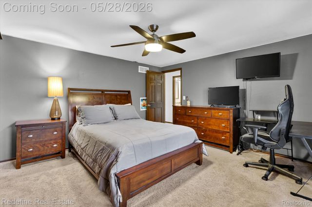 4296 Barcroft Way, West Bloomfield Charter Township, MI 48323
