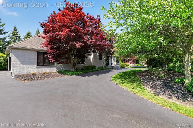 4296 Barcroft Way, West Bloomfield Charter Township, MI 48323