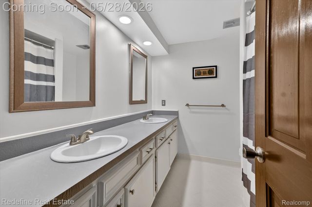 4296 Barcroft Way, West Bloomfield Charter Township, MI 48323