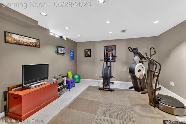 4296 Barcroft Way, West Bloomfield Charter Township, MI 48323
