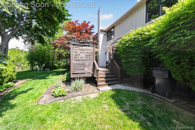 4296 Barcroft Way, West Bloomfield Charter Township, MI 48323