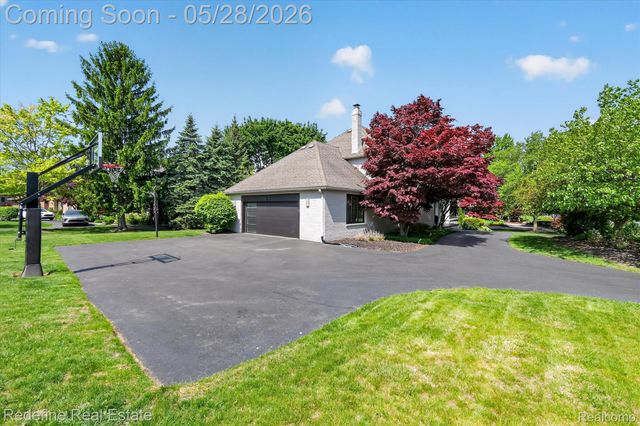 4296 Barcroft Way, West Bloomfield Charter Township, MI 48323