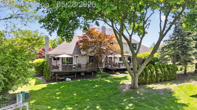 4296 Barcroft Way, West Bloomfield Charter Township, MI 48323