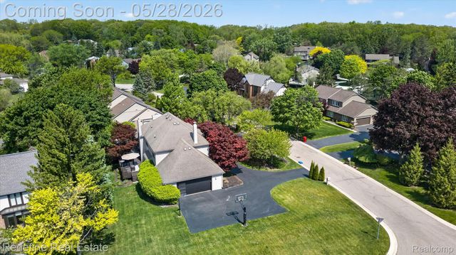 4296 Barcroft Way, West Bloomfield Charter Township, MI 48323