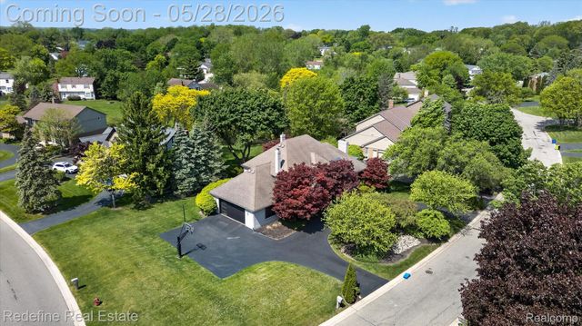 4296 Barcroft Way, West Bloomfield Charter Township, MI 48323