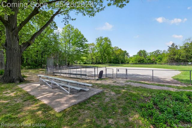 4296 Barcroft Way, West Bloomfield Charter Township, MI 48323