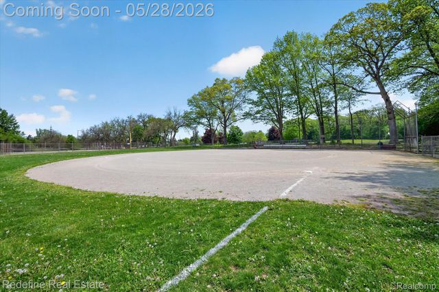 4296 Barcroft Way, West Bloomfield Charter Township, MI 48323