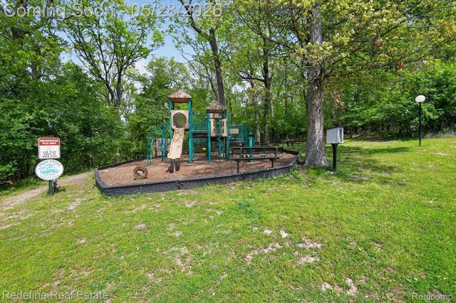 4296 Barcroft Way, West Bloomfield Charter Township, MI 48323