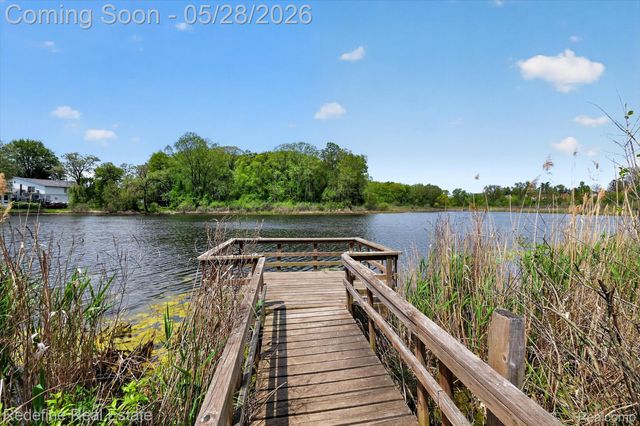 4296 Barcroft Way, West Bloomfield Charter Township, MI 48323