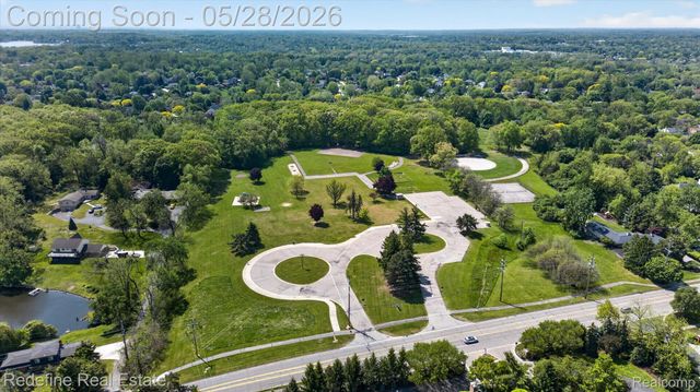 4296 Barcroft Way, West Bloomfield Charter Township, MI 48323