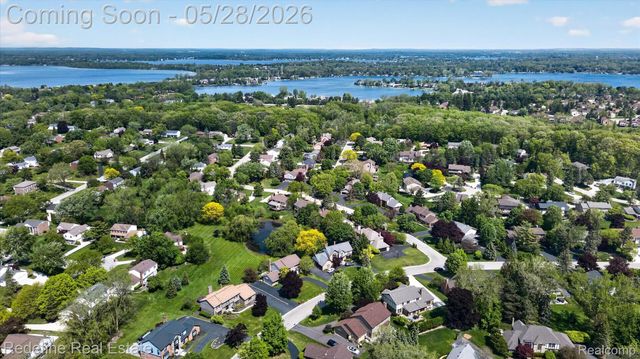 4296 Barcroft Way, West Bloomfield Charter Township, MI 48323