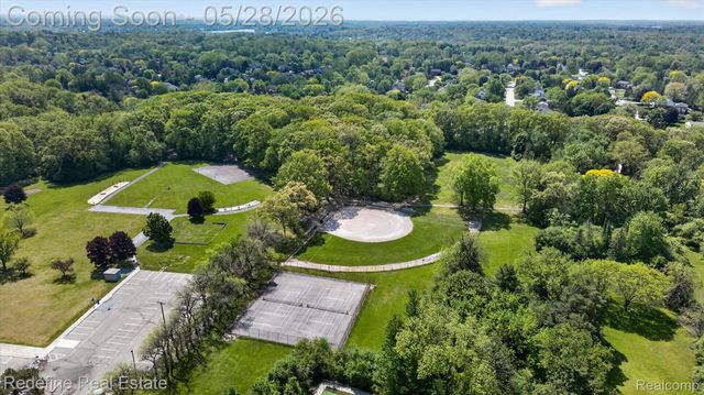 4296 Barcroft Way, West Bloomfield Charter Township, MI 48323