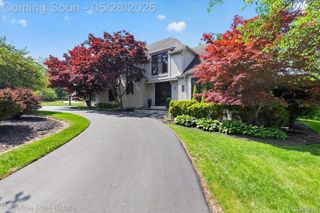 4296 Barcroft Way, West Bloomfield Charter Township, MI 48323