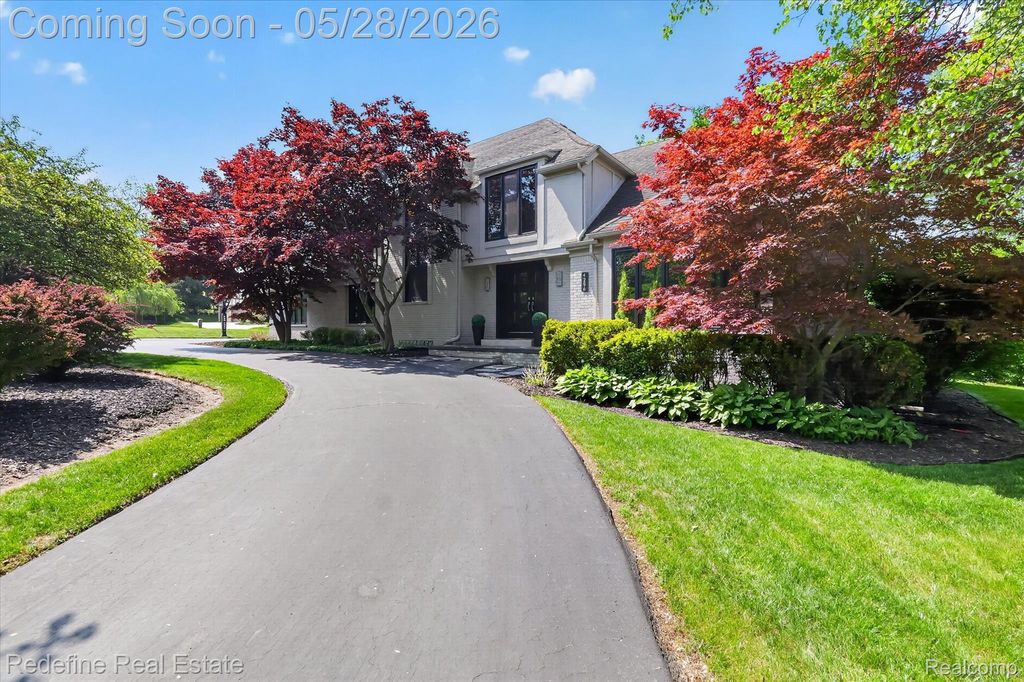 4296 Barcroft Way, West Bloomfield Charter Township, MI 48323