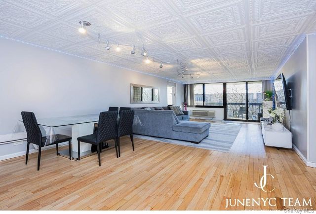 152-18 Union Turnpike 204K, Flushing, NY 11367