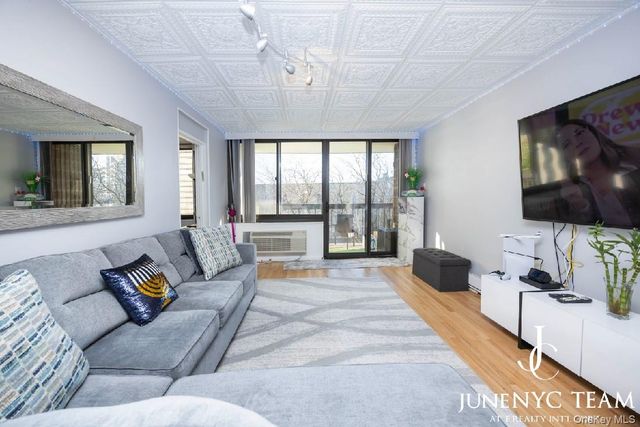 152-18 Union Turnpike 204K, Flushing, NY 11367