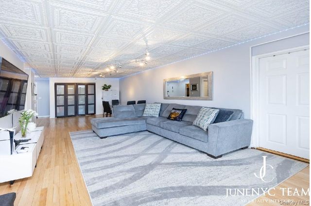 152-18 Union Turnpike 204K, Flushing, NY 11367