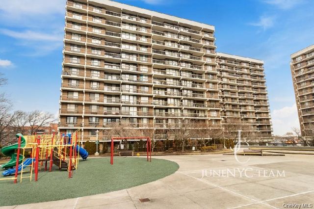152-18 Union Turnpike 204K, Flushing, NY 11367